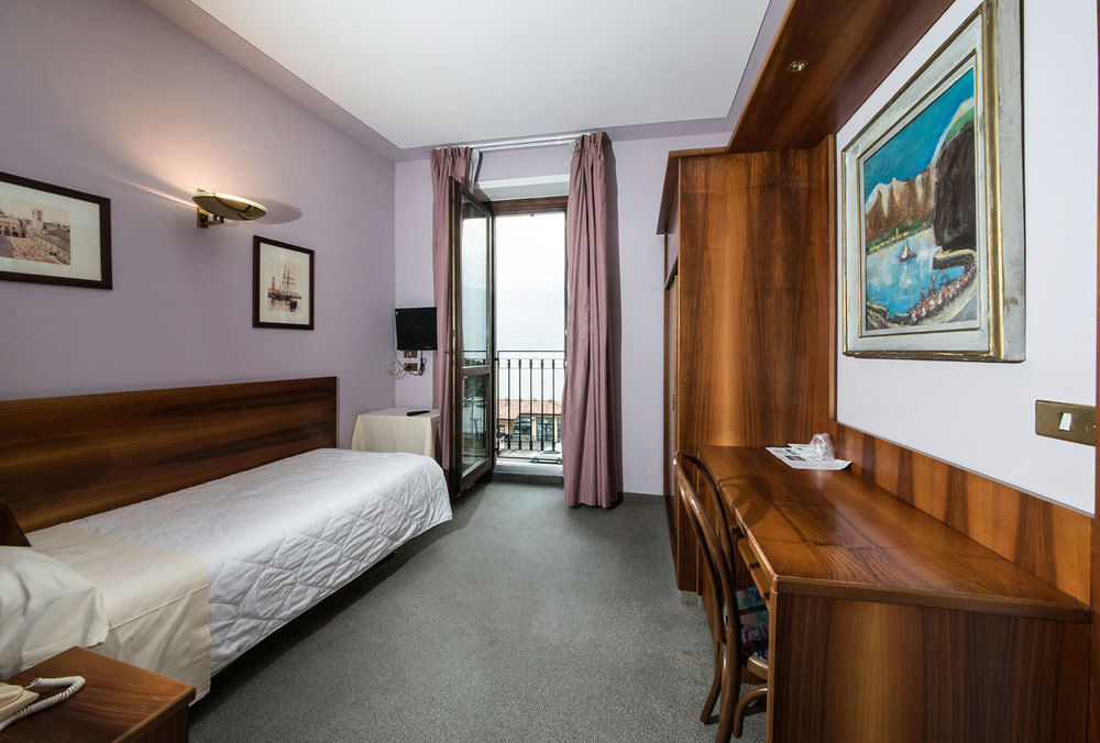 Albergo Moderno Ловере Екстер'єр фото