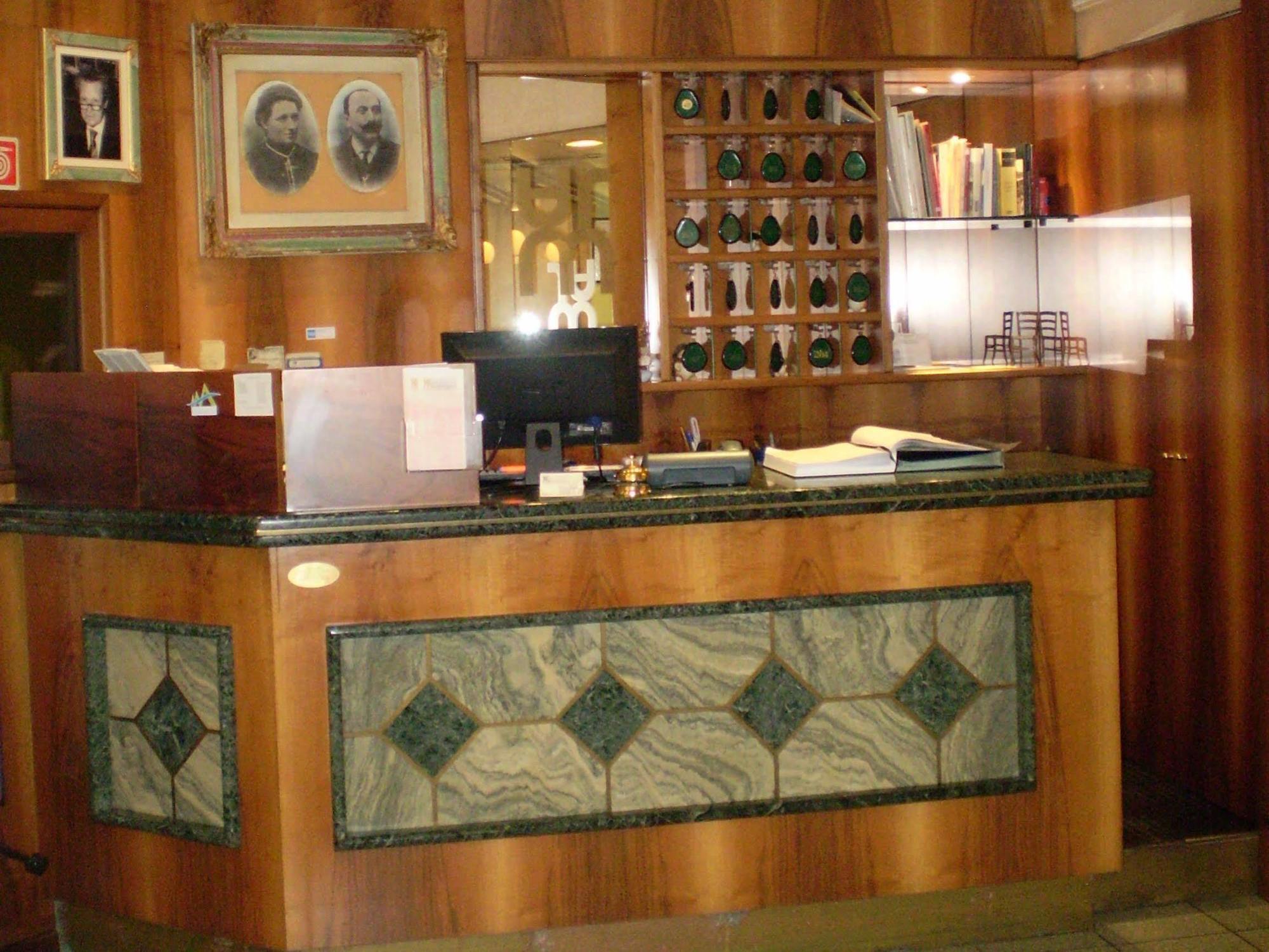 Albergo Moderno Ловере Екстер'єр фото