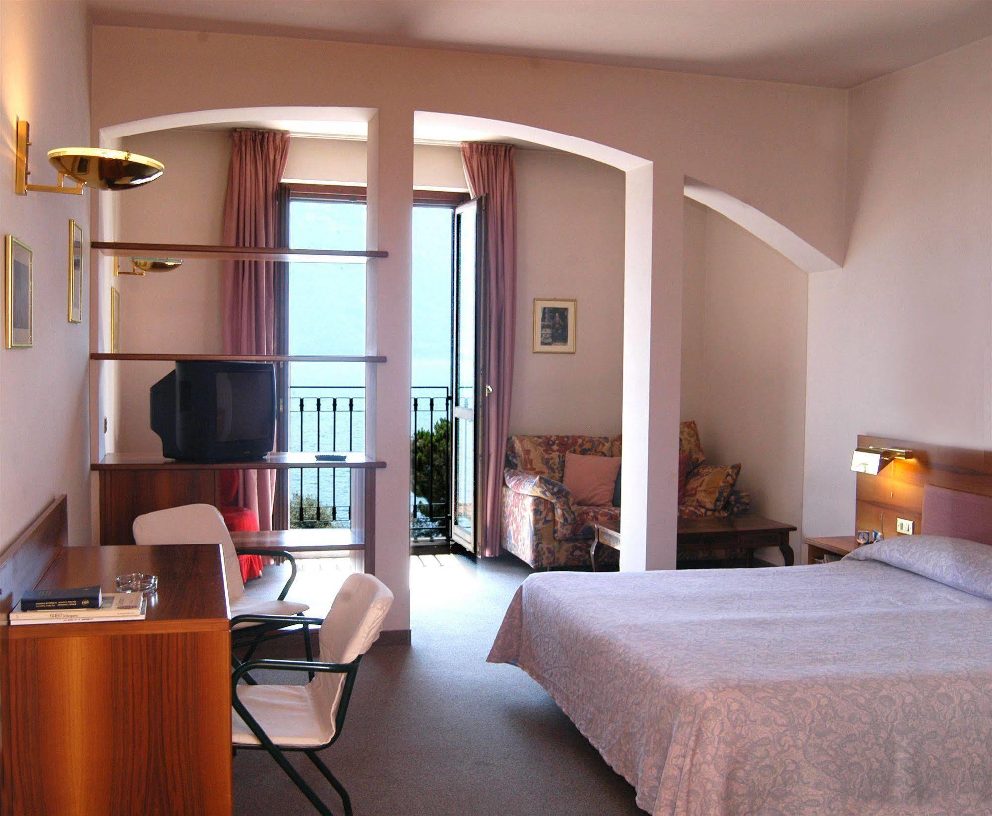 Albergo Moderno Ловере Екстер'єр фото