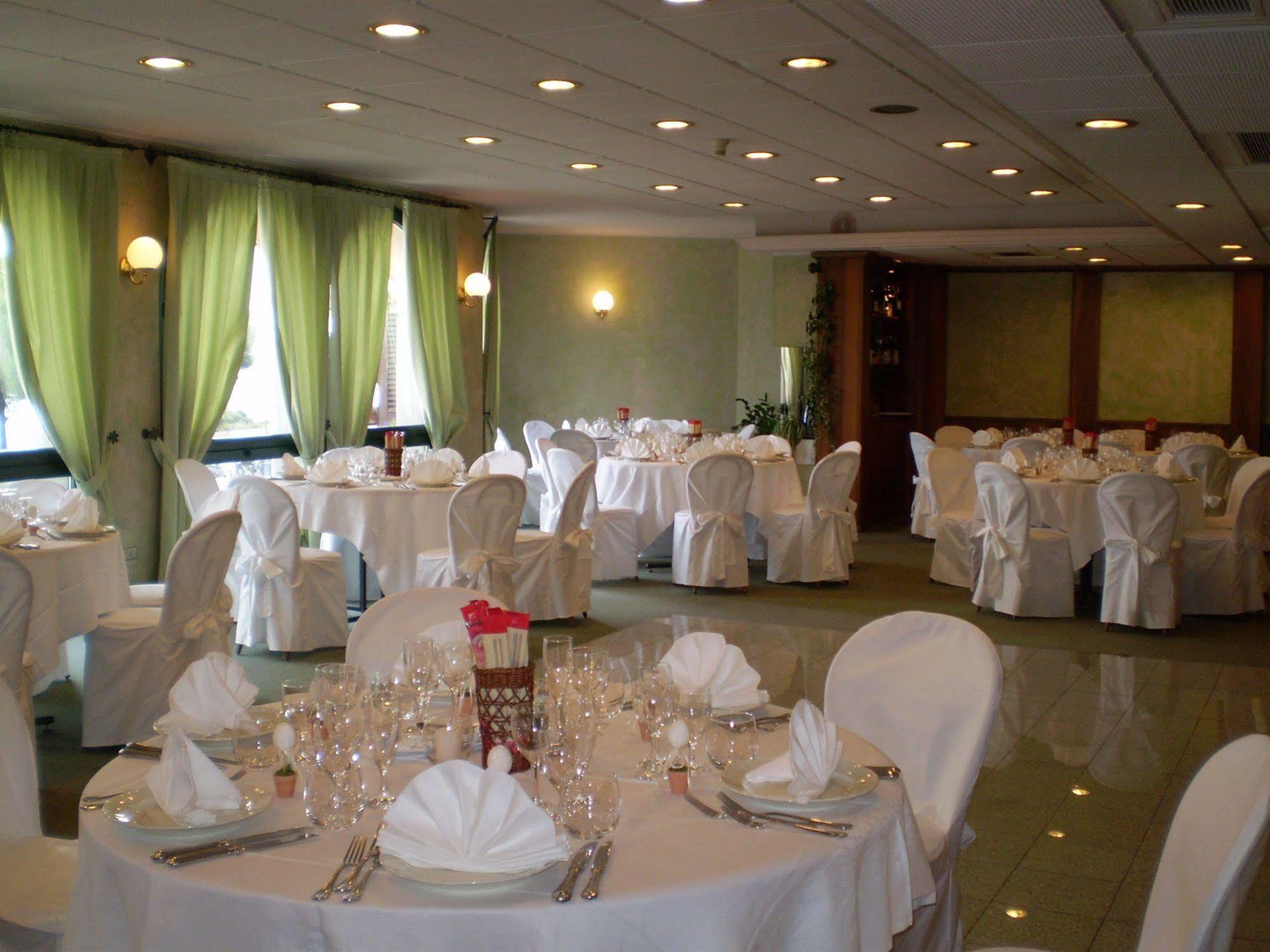 Albergo Moderno Ловере Екстер'єр фото